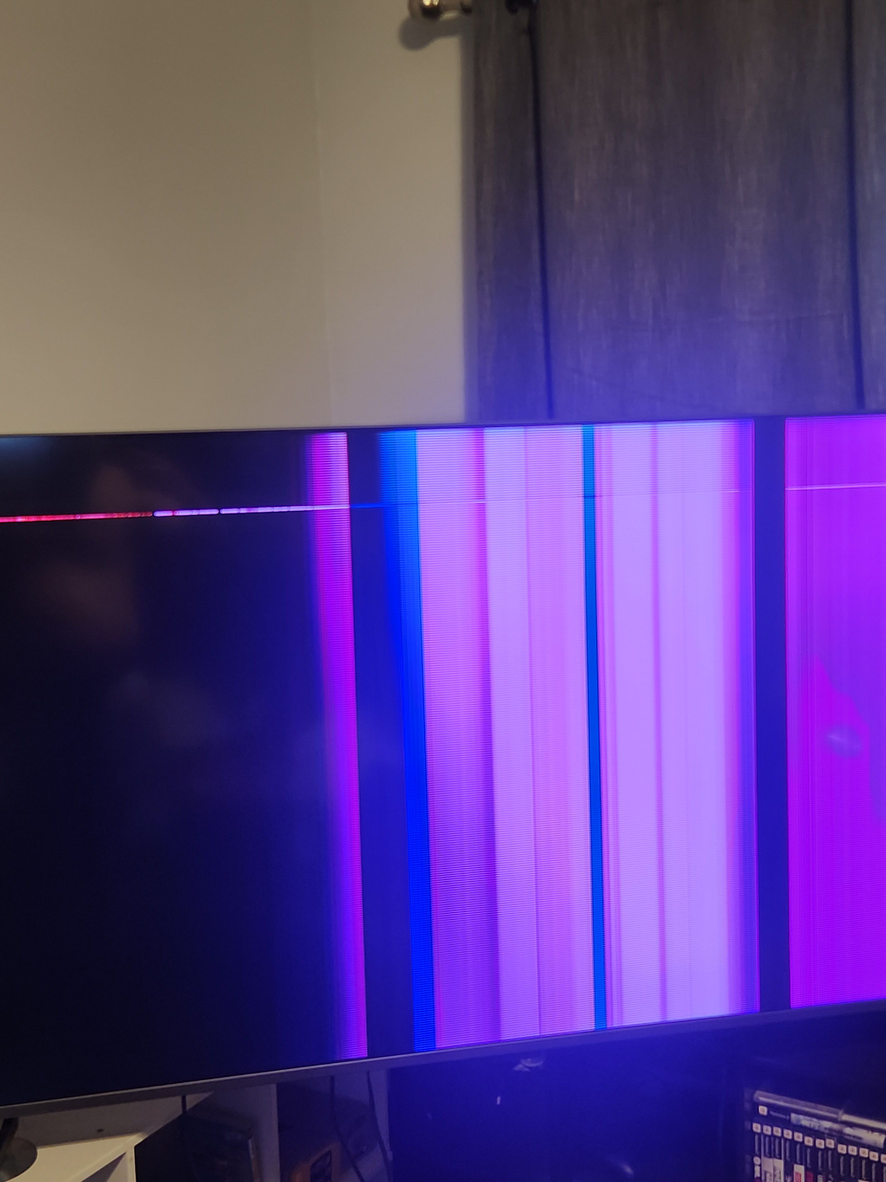 4k Roku Tv screen glitched without cause - Roku Community